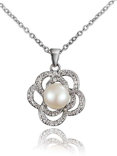 Exquisite Platinum Plated Artificial Pearl Flower Necklace