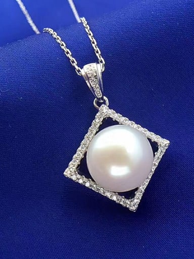 Freshwater Pearl Hollow Square Necklace