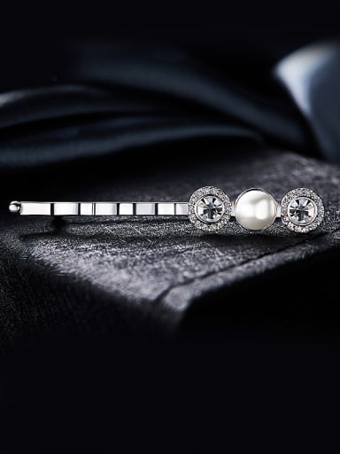 Elegant Pearl Crystal Brooch