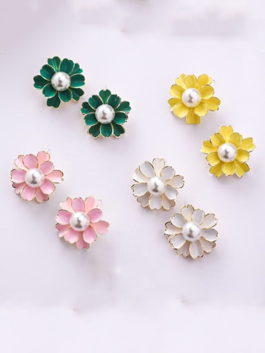 Alloy With Imitation Gold Plated Simplistic Flower Stud Earrings