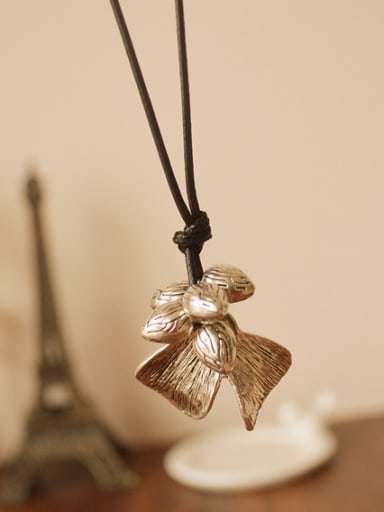 Antique Silver Plated Flower Shaped Necklace