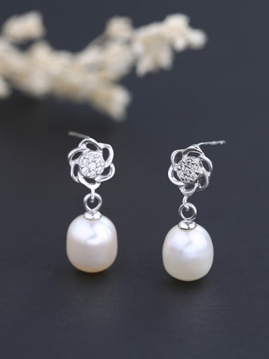 Fashion Little Flower Freshwater Pearl 925 Silver Stud Earrings