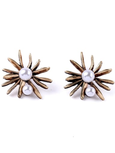 Lovely Artificial Pearls Flower Shaped Alloy stud Earring