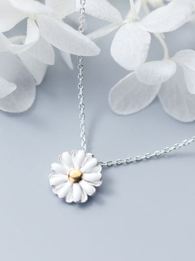 Sterling silver daisy flower necklace