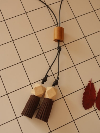 Women Wooden Geometric Shaped Tassel Necklace