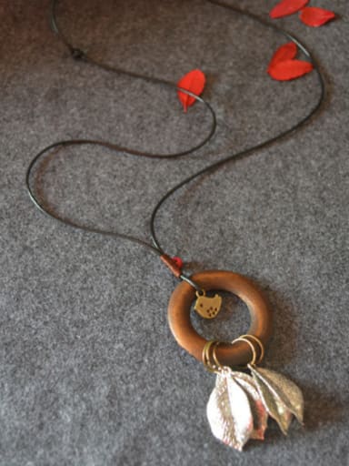 Wooden Circle Leaf Shaped Necklace