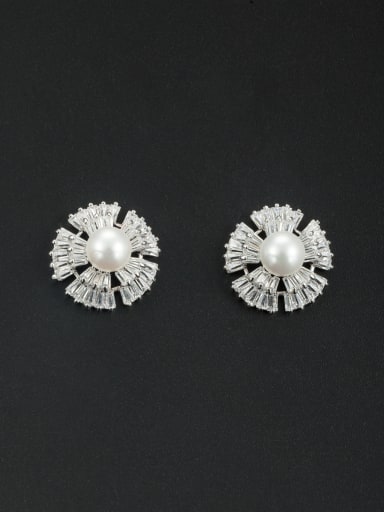 New design Platinum Plated Flower Pearl Studs stud Earring in White color