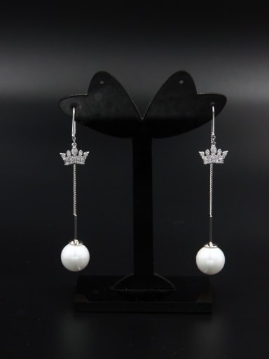 A Platinum Plated Stylish Pearl Drop drop Earring Of chain