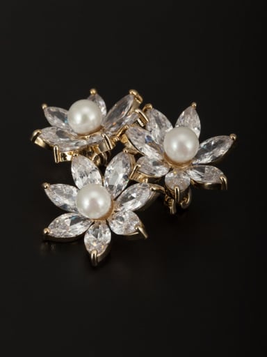 New design Gold Plated Copper Flower Pearl Lapel Pins & Brooche in White color