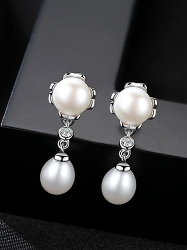 925 Sterling Silver Freshwater Pearl White Flower Trend Drop Earring