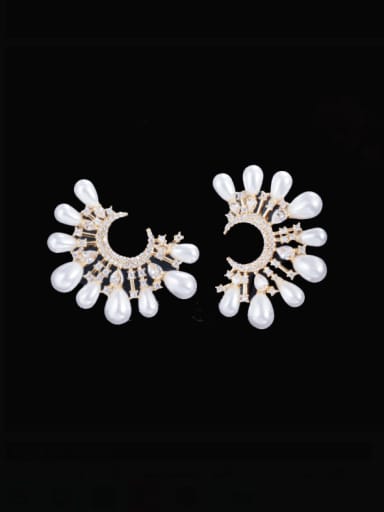Brass Imitation Pearl Flower Luxury Stud Earring