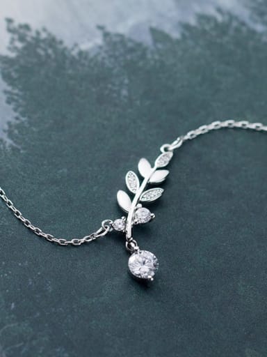 925 Sterling Silver Cubic Zirconia   Minimalist Leaf Necklace