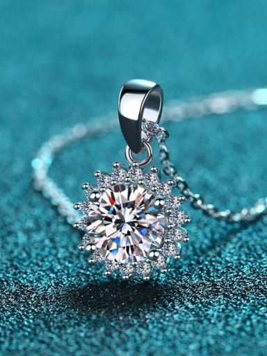 0.5 Carat Of Mosonite 925 Sterling Silver Moissanite Flower Dainty Necklace