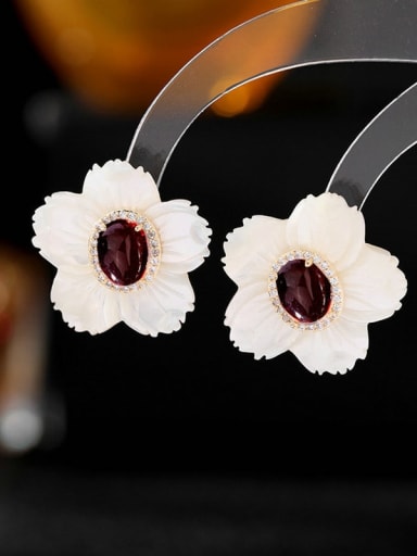 A 140 Red Brass Shell Flower Trend Stud Earring