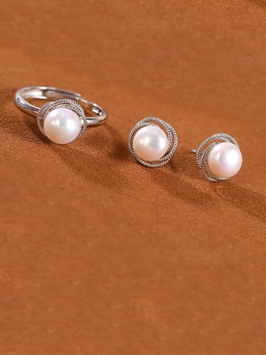 925 Sterling Silver Freshwater Pearl Flower Minimalist Stud Earring