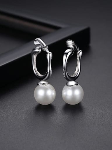 E20052108 Rh Brass Imitation Pearl Geometric Minimalist Huggie Earring