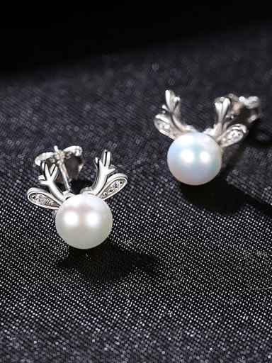 925 Sterling Silver   Minimalist Antler Imitation Pearl Stud Earrings