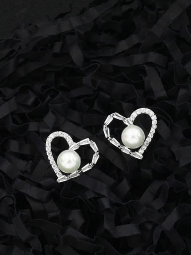 Brass Imitation Pearl White Heart Minimalist Stud Earring