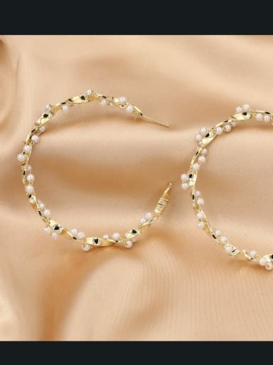 Brass Imitation Pearl White Geometric Classic Hoop Earring