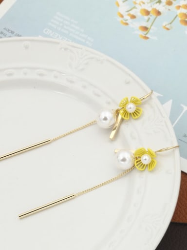 Brass Imitation Pearl White Flower Minimalist Drop Earring