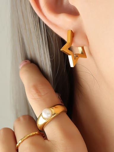 A pair of F338 gold star earrings Titanium Steel Geometric Minimalist Huggie Earring