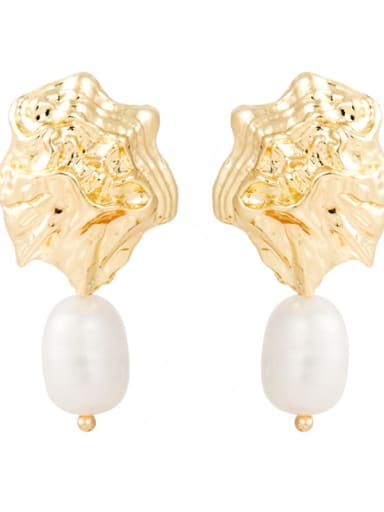 gold Natural freshwater pearl earrings