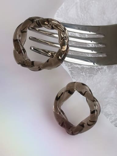 Hand  Glass Twist Squarec Minimalist Ring