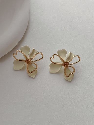 white Brass Enamel Flower Trend Stud Earring