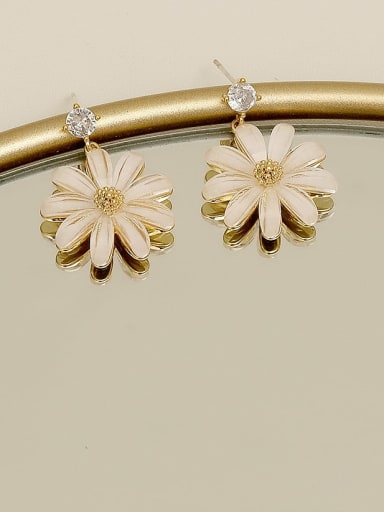 white flowers Copper Shell Flower Minimalist Stud Trend Korean Fashion Earring