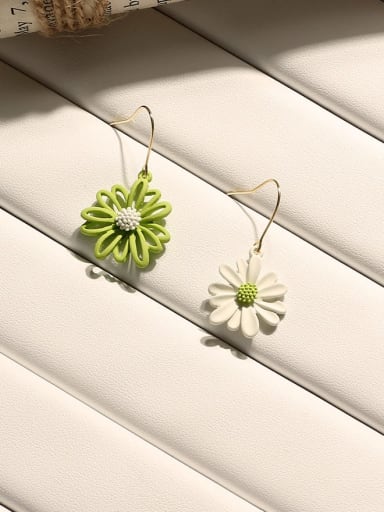 Fruit green milk white [ear hook] Copper Resin Asymmetric daisy Flower Cute Hook Trend Korean Fashion Earring