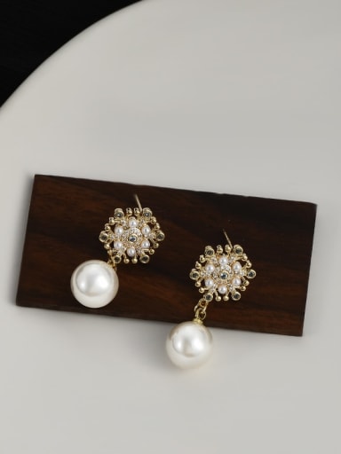 Gold ed66367 Brass Imitation Pearl Flower Dainty Stud Earring