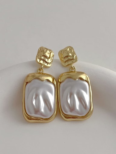 B315 Pearl Brass Resin Geometric Vintage Drop Earring