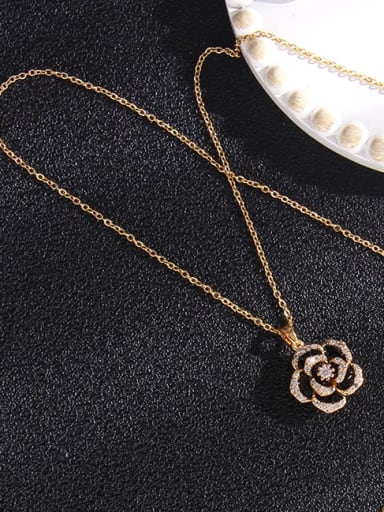 Camellia A200 Copper Cubic Zirconia Clover Trend Flower Pendant Necklace