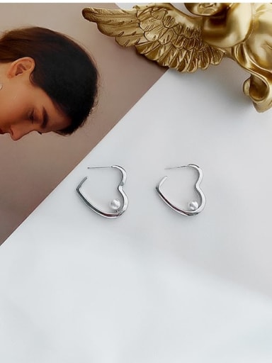 White K Copper Imitation Pearl Heart Minimalist Stud Trend Korean Fashion Earring
