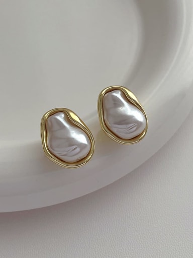 K241 Gold Brass Imitation Pearl Irregular Vintage Stud Earring