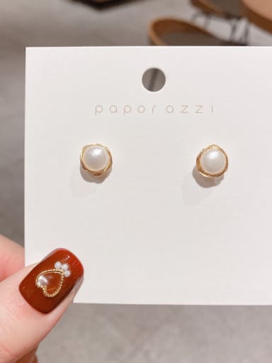 white Copper Alloy Freshwater Pearl Round Dainty Stud Earring