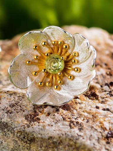 Silver flower gold core chlorite 925 Sterling Silver natural peridot natural niche design Dainty Stud Earring