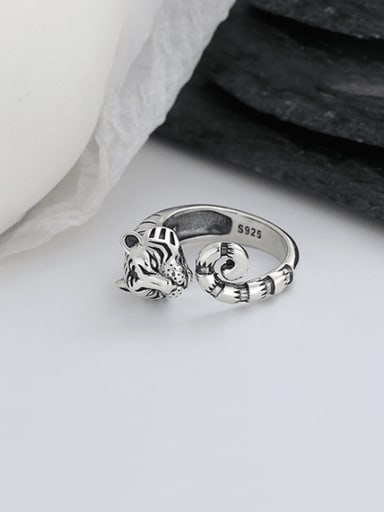 565jb, about 6.5g 925 Sterling Silver Tiger Vintage Band Ring