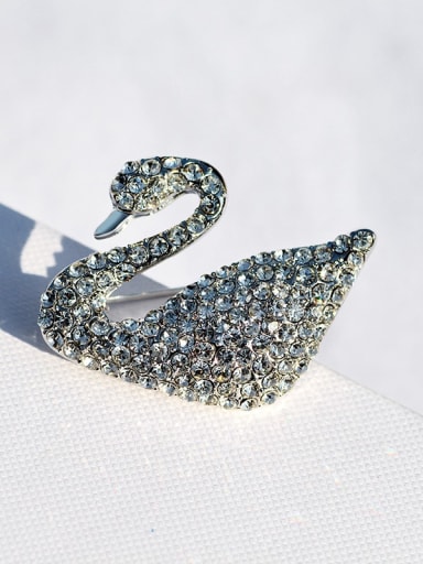 X821 4 99 white Alloy Rhinestone Swan Trend Brooch