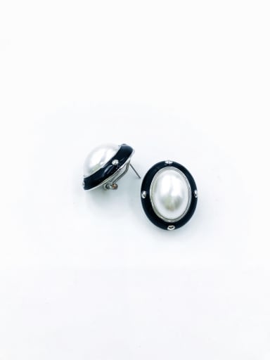 Zinc Alloy Imitation Pearl White Enamel Oval Classic Clip Earring