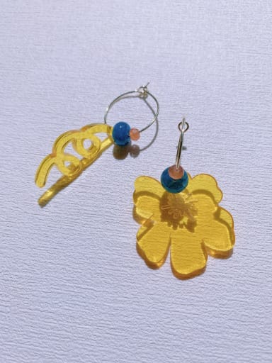Brass Acrylic Flower Minimalist Huggie Earring