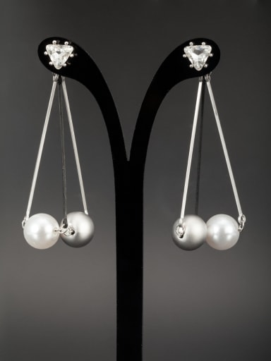 A Platinum Plated Copper Stylish Pearl Drop drop Earring Of Round