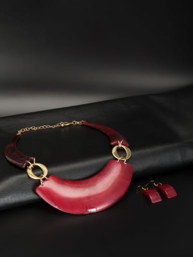 Red Statement 2 Pieces Set with Gold Plated Acrylic