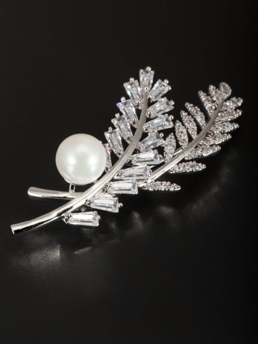 LB RAIDER Model No XY08978 Platinum Plated Round White Pearl Beautiful Lapel Pins & Brooche 0