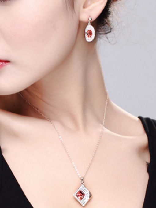 OUXI Simple Style Square Shaped Austria Crystal Necklace 1