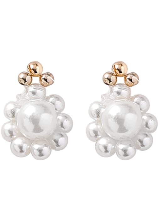 Girlhood Alloy With Gold Plated Cute Flower Imitation Pearl Stud Earrings 0