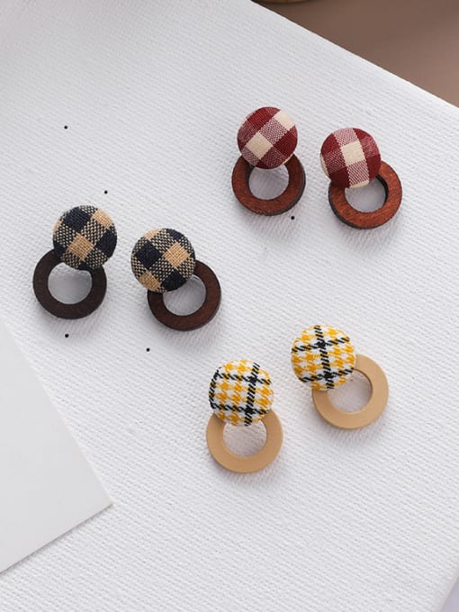 Girlhood Alloy With Gold Plated Simplistic  Checkered Wood Geometric Stud Earrings 1