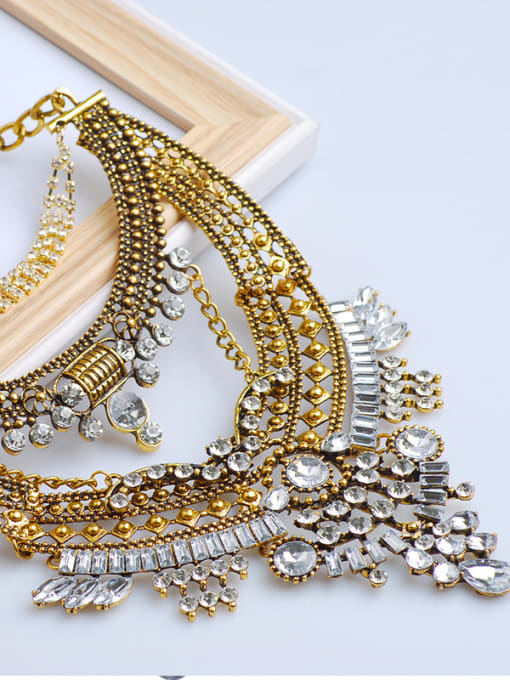 Qunqiu Exaggerated White Stones-covered Alloy Necklace 2