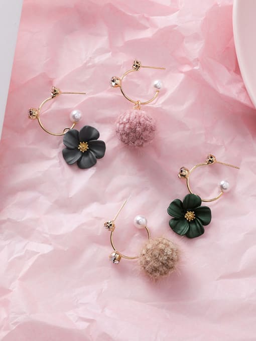 Girlhood Alloy With Gold Plated Cute Flower Clip On Earrings 2