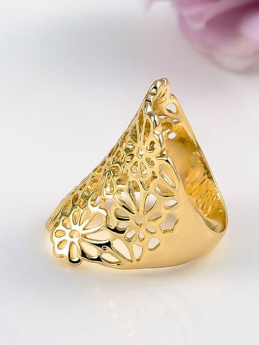 Ronaldo Exquisite 18K Gold Hollow Flower Shaped Ring 1